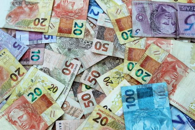 Auxílio Brasil: governo pode aprovar empréstimo consignado através do benefício